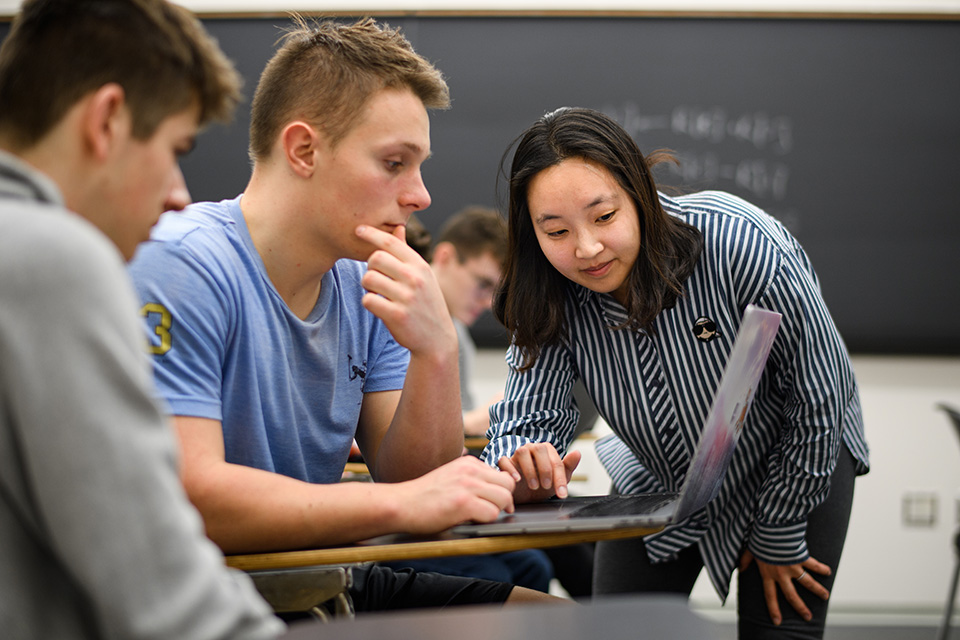 Soohyun Nam Liao helps Michal Kozlowski '23 during a precept of COS 126