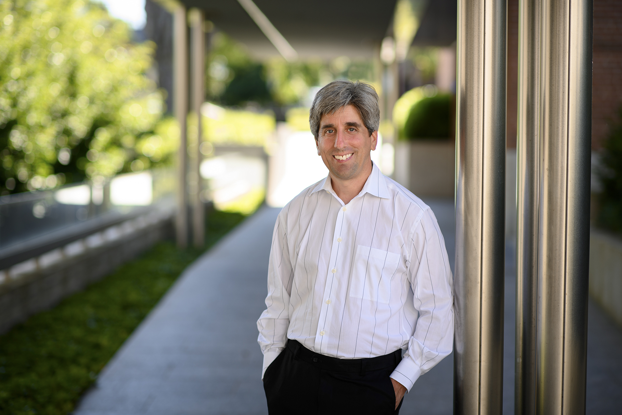 Photo of Kevin Wayne leaning against a column outside